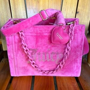 NEW 💕RARE FIND‼️ JUICY COUTURE BIG SPENDER LARGE TOTE with CHAIN CHARM‼️ 🛍️